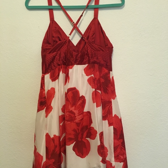 ā°last chanceā° Great Guess open back silk dress - Picture 4 of 8